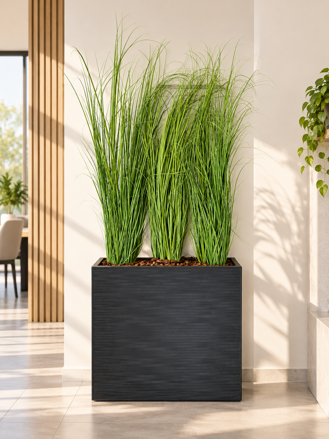 Separè Vaso Elegance completo di Piante Artificiali e Corteccia – Soluzione Divisoria Elegante