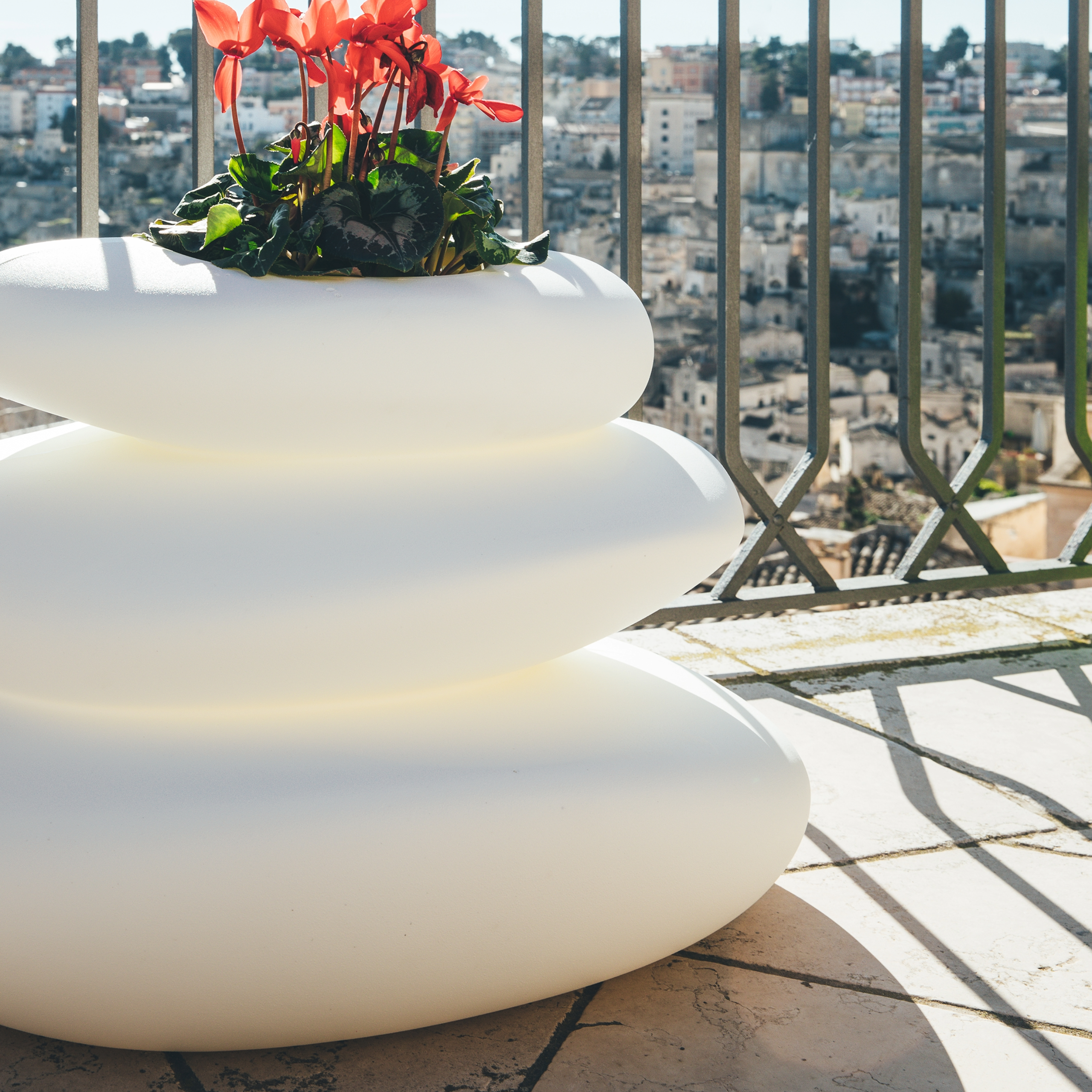 Monacis Vaso Eden in Resina – Design Decorativo per Interni ed Esterni cm 75x62x47