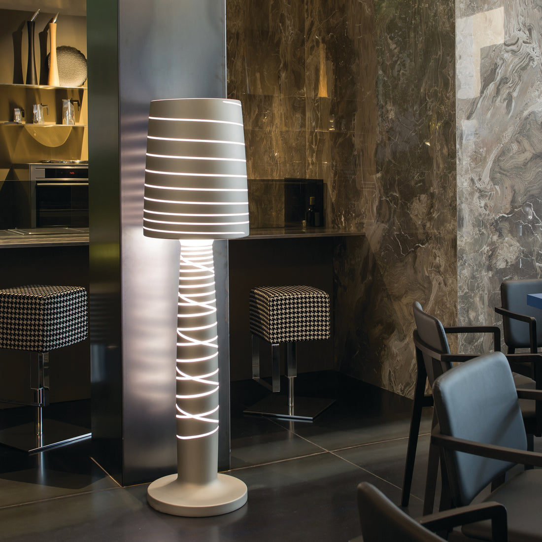 Serralunga Miss Jane – Lampada da Pavimento di Design Ø40×150 cm per Interni ed Esterni