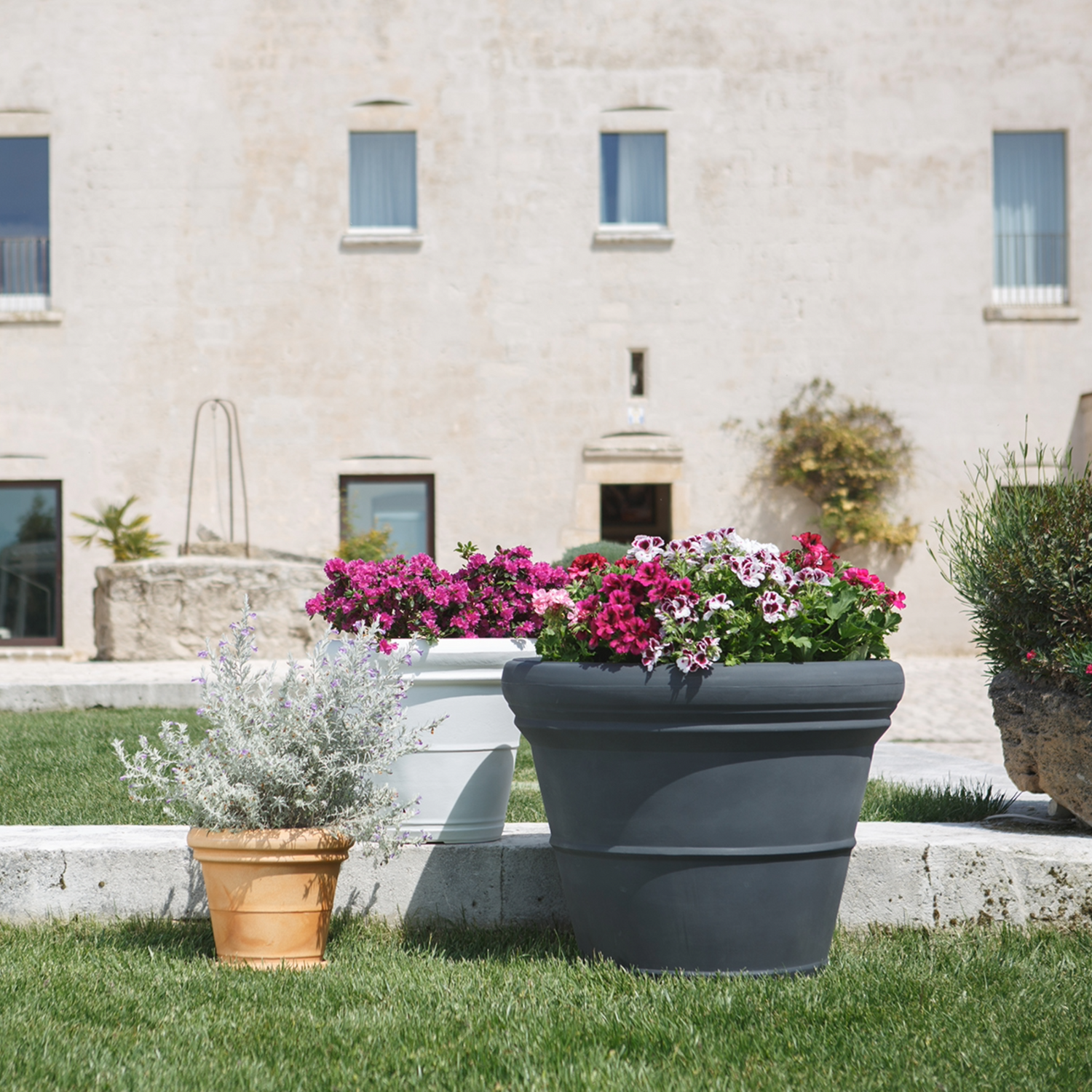 Monacis – Vaso Doppio Bordo Liscio in Resina | Design Elegante per Interni ed Esterni