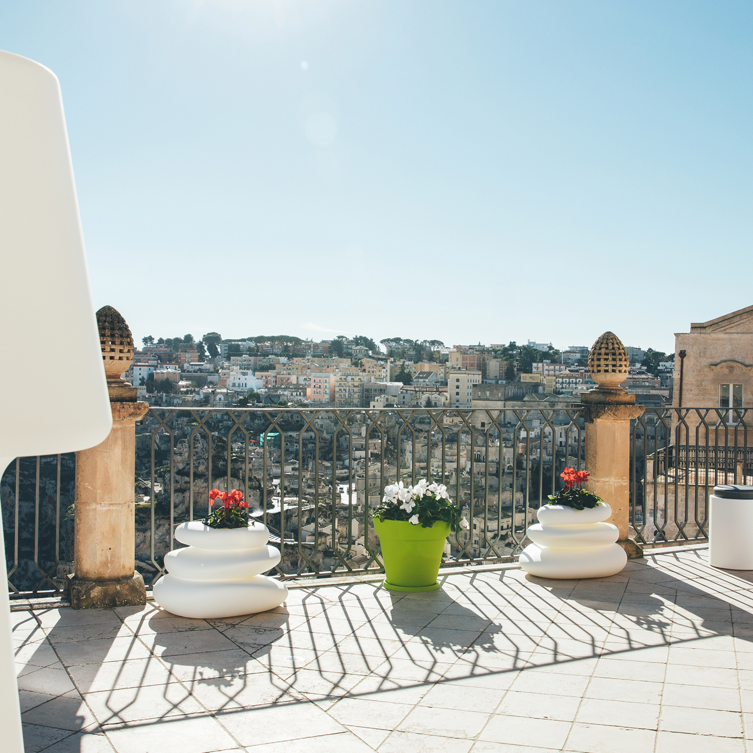 Monacis Vaso Eden in Resina – Design Decorativo per Interni ed Esterni cm 75x62x47