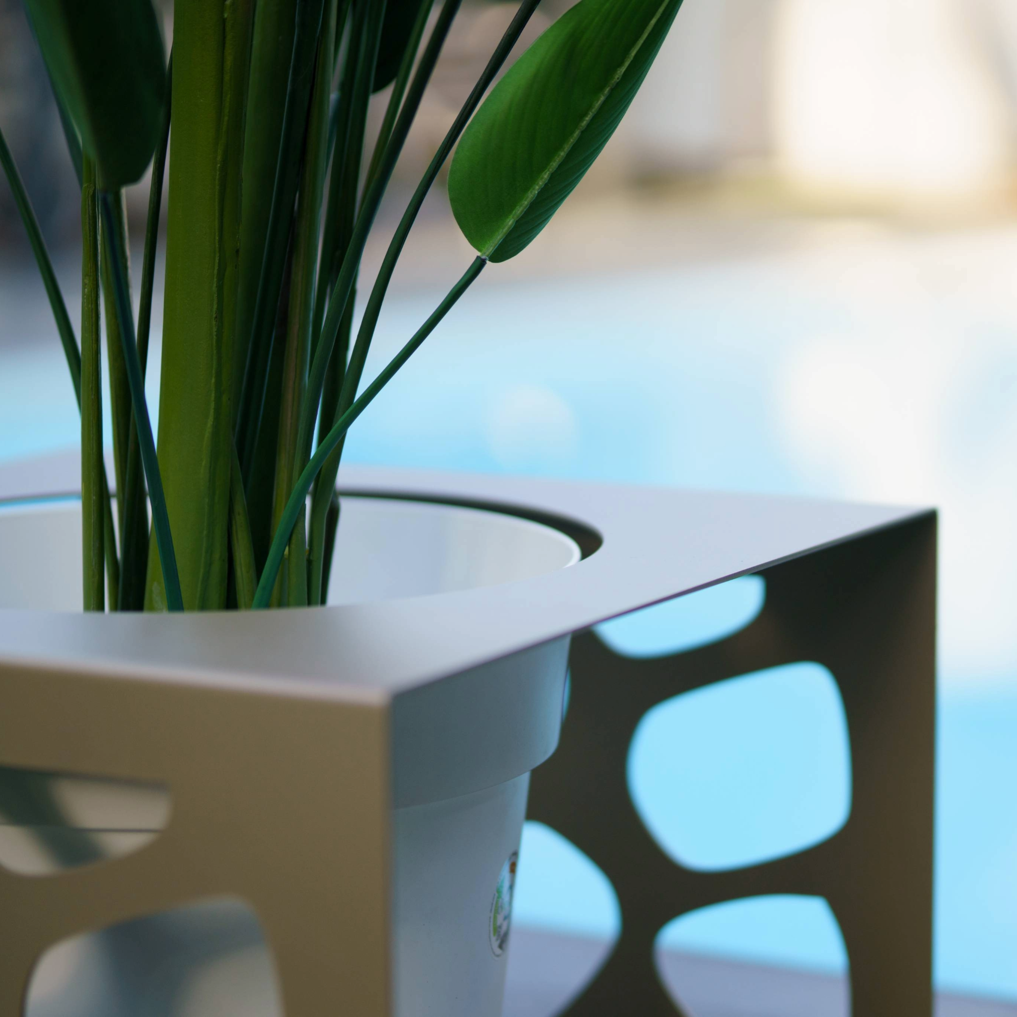 Porta vasi arredo giardino in metallo cm 60x60x40h