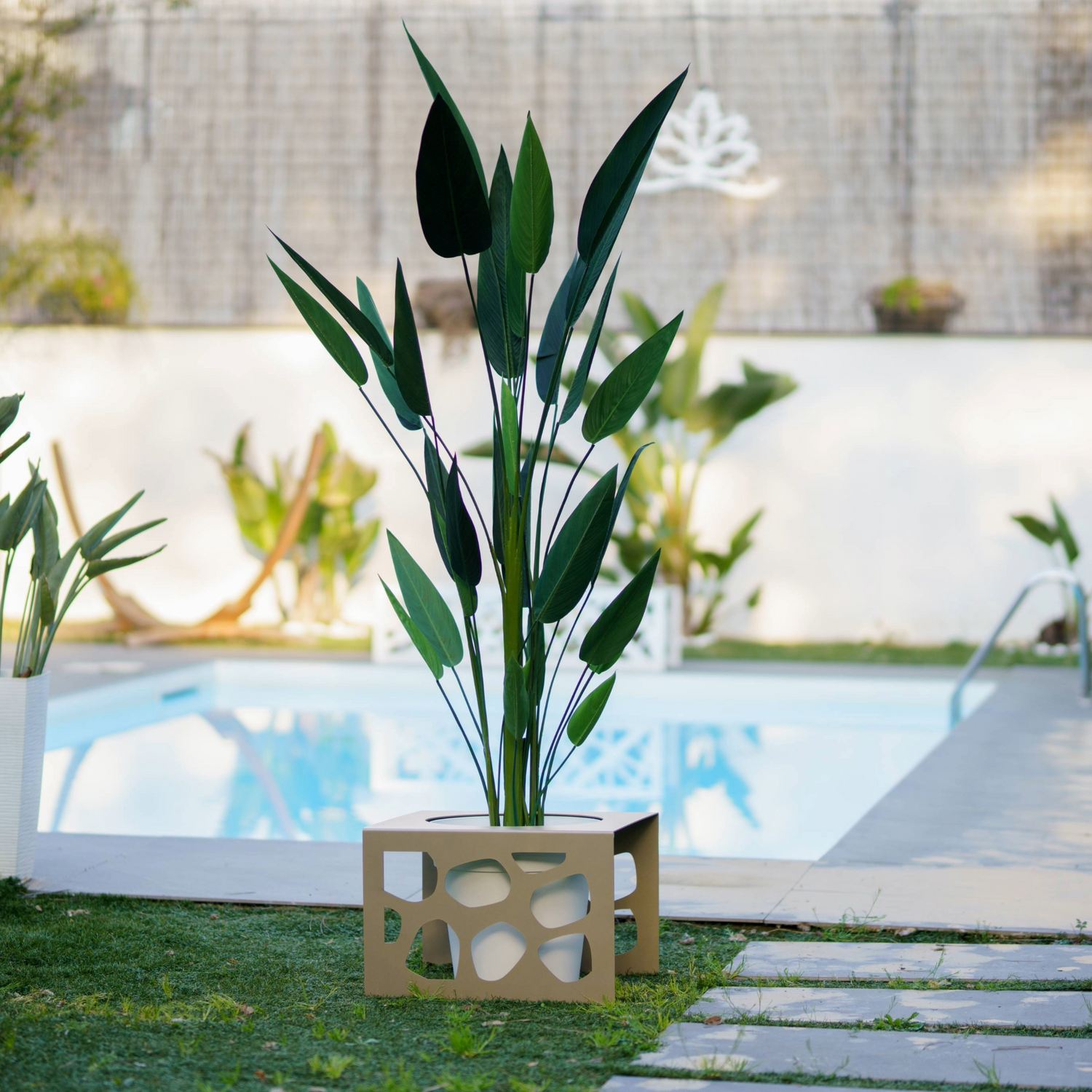 Porta vasi arredo giardino in metallo cm 60x60x40h